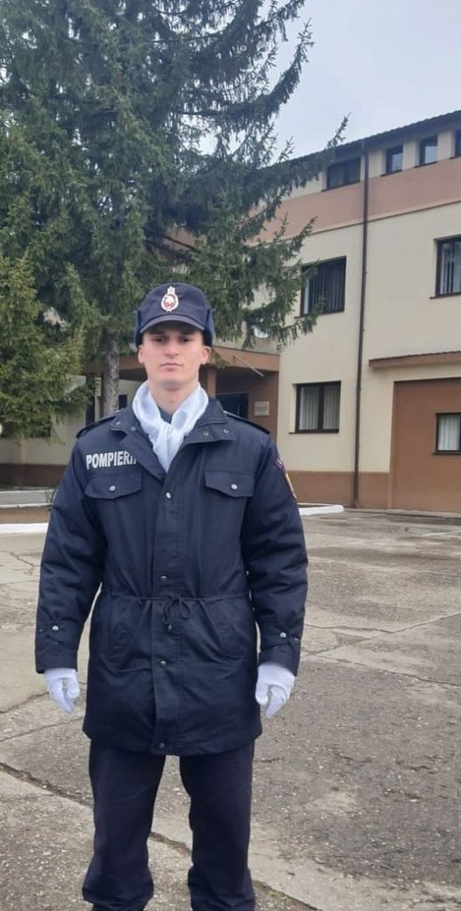Cine este Flavius jandarmul-erou care a scos din flăcări un bărbat surprins de o explozie. Tânărul se afla în afara programului de lucru