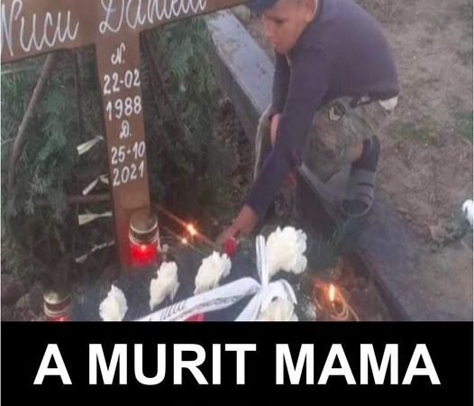 Trist La doar 10 ani Valentin a rămas fără mamă și își strigă durerea la mormântul său A murit mama mea a murit mama mea