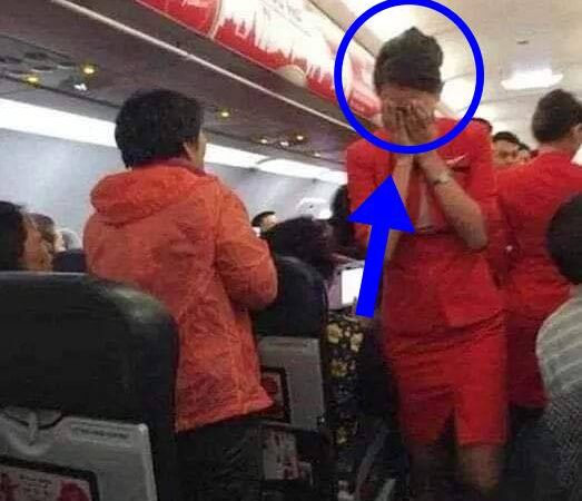 Sunt stewardesă și eram în avion la muncă când am văzut o fată de 15 ani lângă un bărbat mai în vârstă.