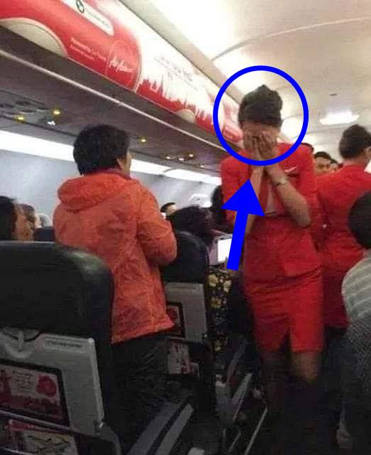 Sunt stewardesă și eram în avion la muncă când am văzut o fată de 15 ani lângă un bărbat mai în vârstă.