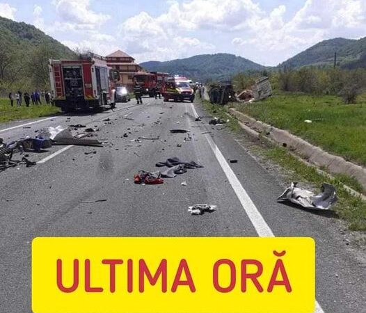 Accident cu 5 autovehicule între care un autocar pe DN6. Un om a murit