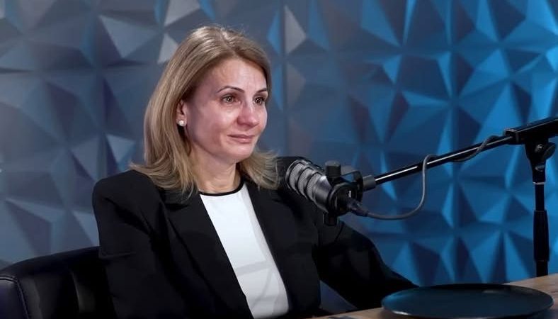 Anca Alexandrescu este foarte speriată. Apelul ei disperat cu ochii în lacrimi „Vă rog să aveți grijă de copiii mei” + Povestea ei de viață