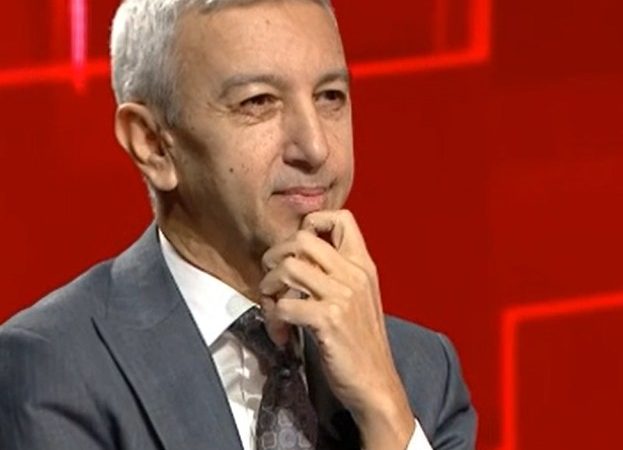 De ce nu s-a căsătorit Dan Diaconescu. Uitați-vă la dantura mea. Sunt destul de cocoșat sunt slăbănog