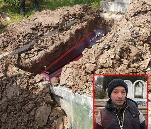 Costică lucrează ca gropar în cimitirul Eternitatea din Iași. Zilele trecute, a făcut o descoperire halucinată la dezgroparea unui soldat, mort cu 7 ani în urmă: „Ne-am mirat toți când am deschis sicriul” Ce a găsit Costică înauntru