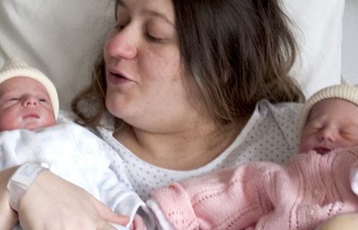 Soțul își bate joc de soția lui pentru că s-a îngrășat după naștere, apoi dă peste jurnalul ei după ce aceasta ajunge la spital.