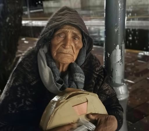 AM ADĂPOSTIT O FEMEIE FĂRĂ ADĂPOST ÎN GARAJUL MEU