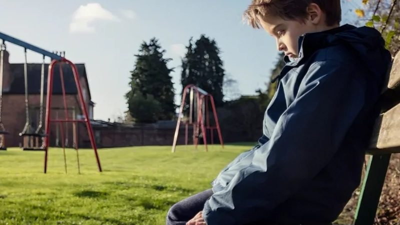 MAMA MI-A SPUS SĂ AȘTEPT PE BANCĂ… NU AM MAI VĂZUT-O PÂNĂ MULȚI ANI MAI TÂRZIU