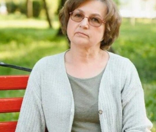 Am șaizeci de ani. Și, pentru prima dată în viață, simt că parcă nu mai sunt aici