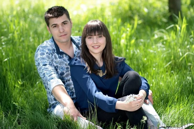 În timpul studiilor, fiica mea a întâlnit un băiat, Alex. El era mai mare decât ea cu 3 ani.