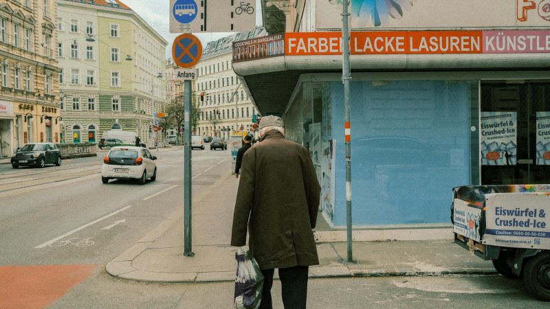 Între două lumi: Povestea unei mame singure din București