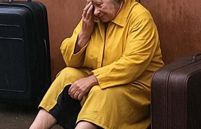 Forțată de către noră să trăiască într-un garaj vechi, femeia în vârstă nu avea nicio idee cine va intra acolo la doar câteva săptămâni distanță.