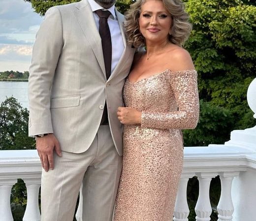 Mirela Vaida și soțul Său: O Prezență elegantă la nunta fiului Gabrielei Firea. Cine este bărbatul cu care vedeta are 3 copii, o casă în pădure și o viață fericită